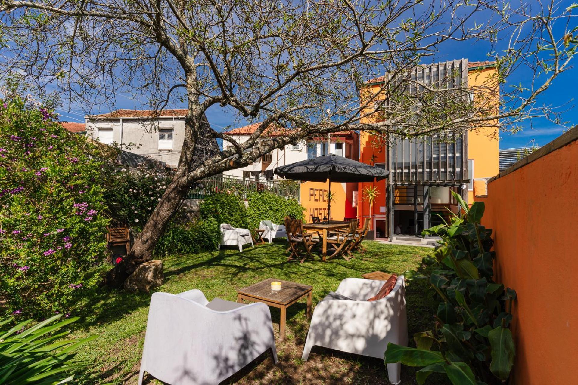 Peach & Hostal