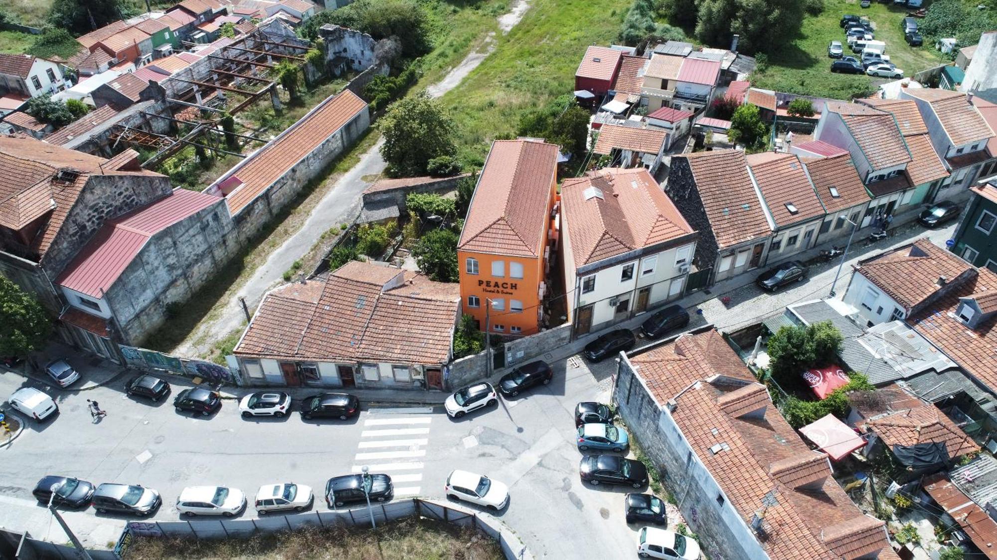 Peach & Hostal Oporto